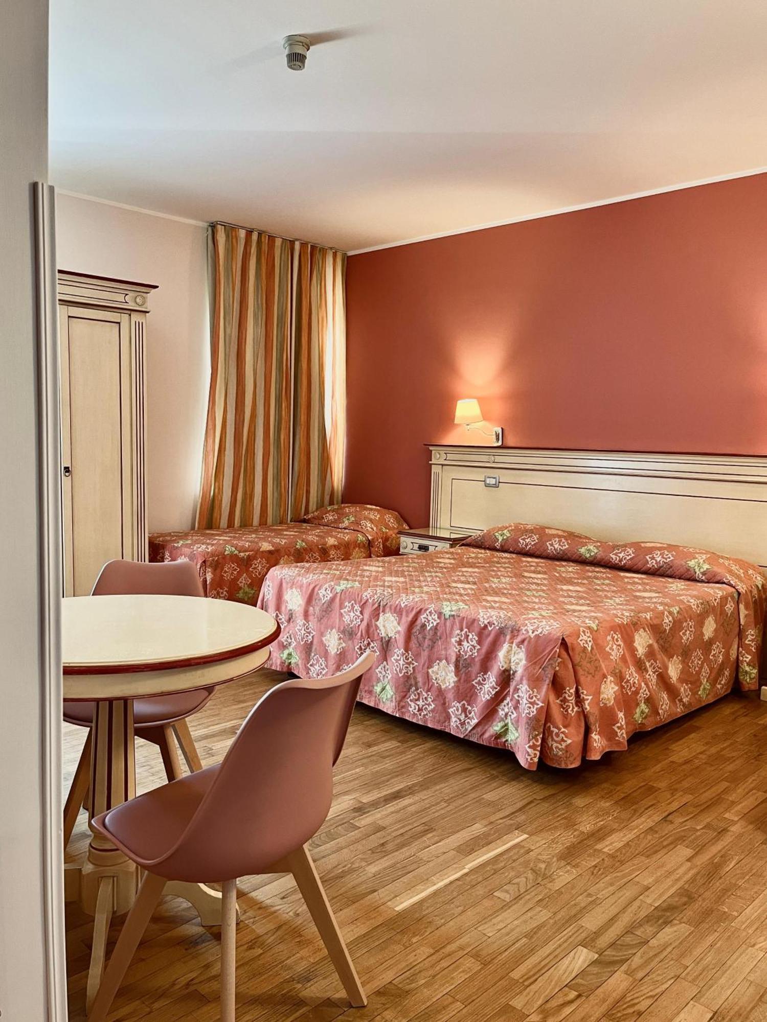 Hotel Matteotti Vercelli Buitenkant foto