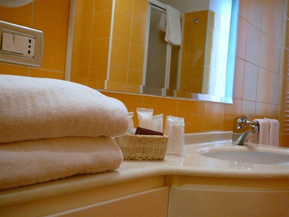 Hotel Matteotti Vercelli Buitenkant foto