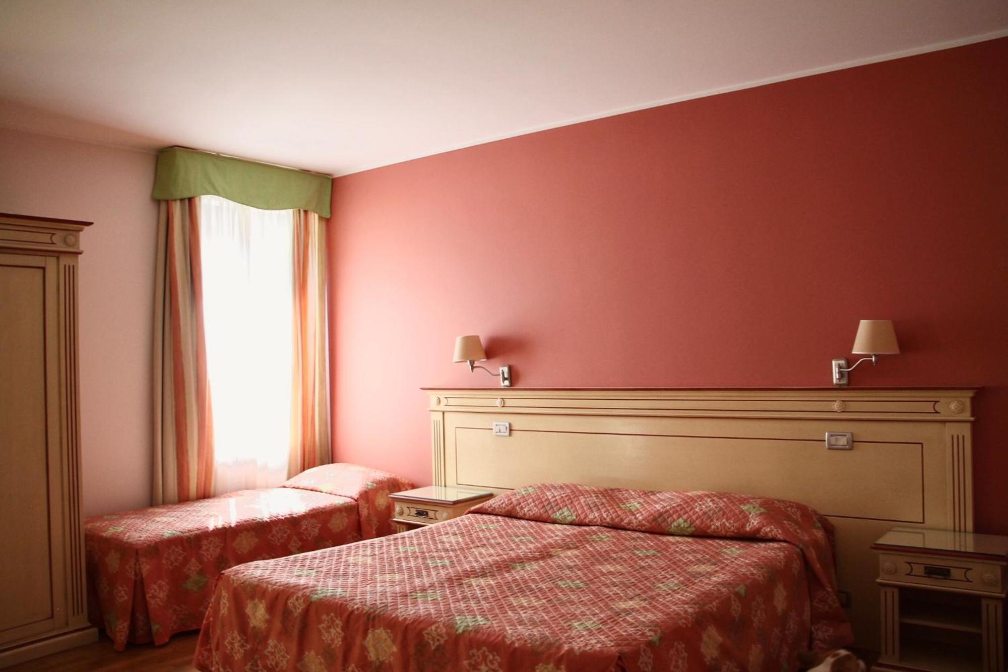 Hotel Matteotti Vercelli Buitenkant foto