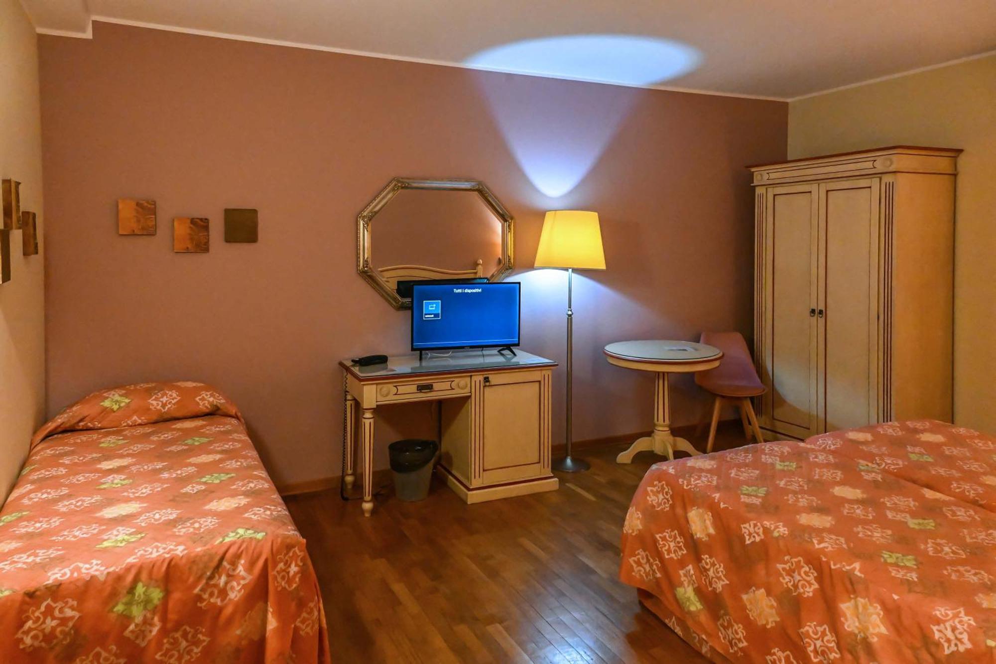 Hotel Matteotti Vercelli Buitenkant foto