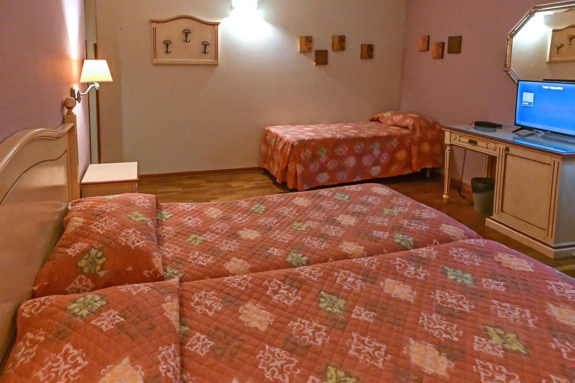 Hotel Matteotti Vercelli Buitenkant foto