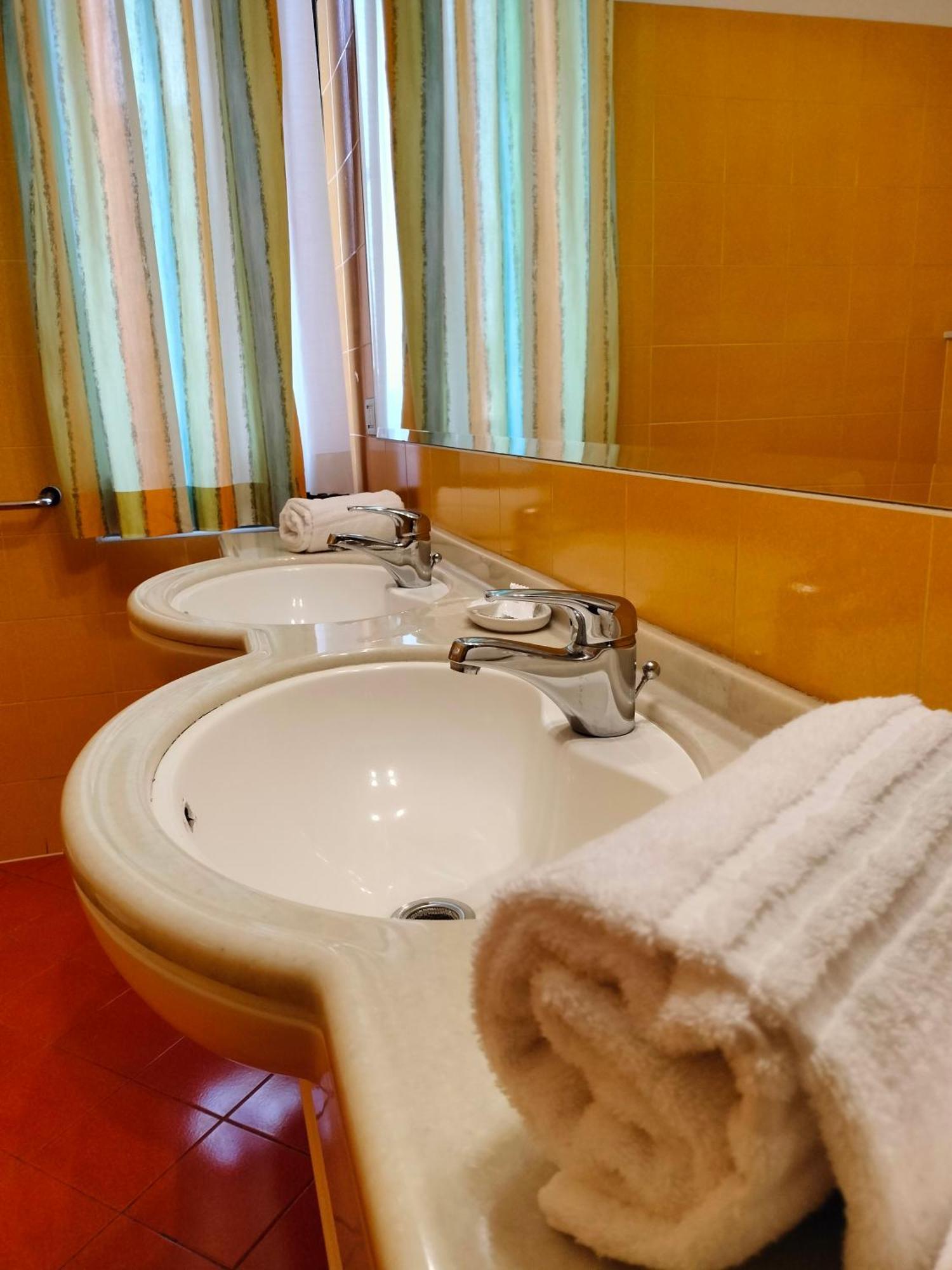 Hotel Matteotti Vercelli Buitenkant foto