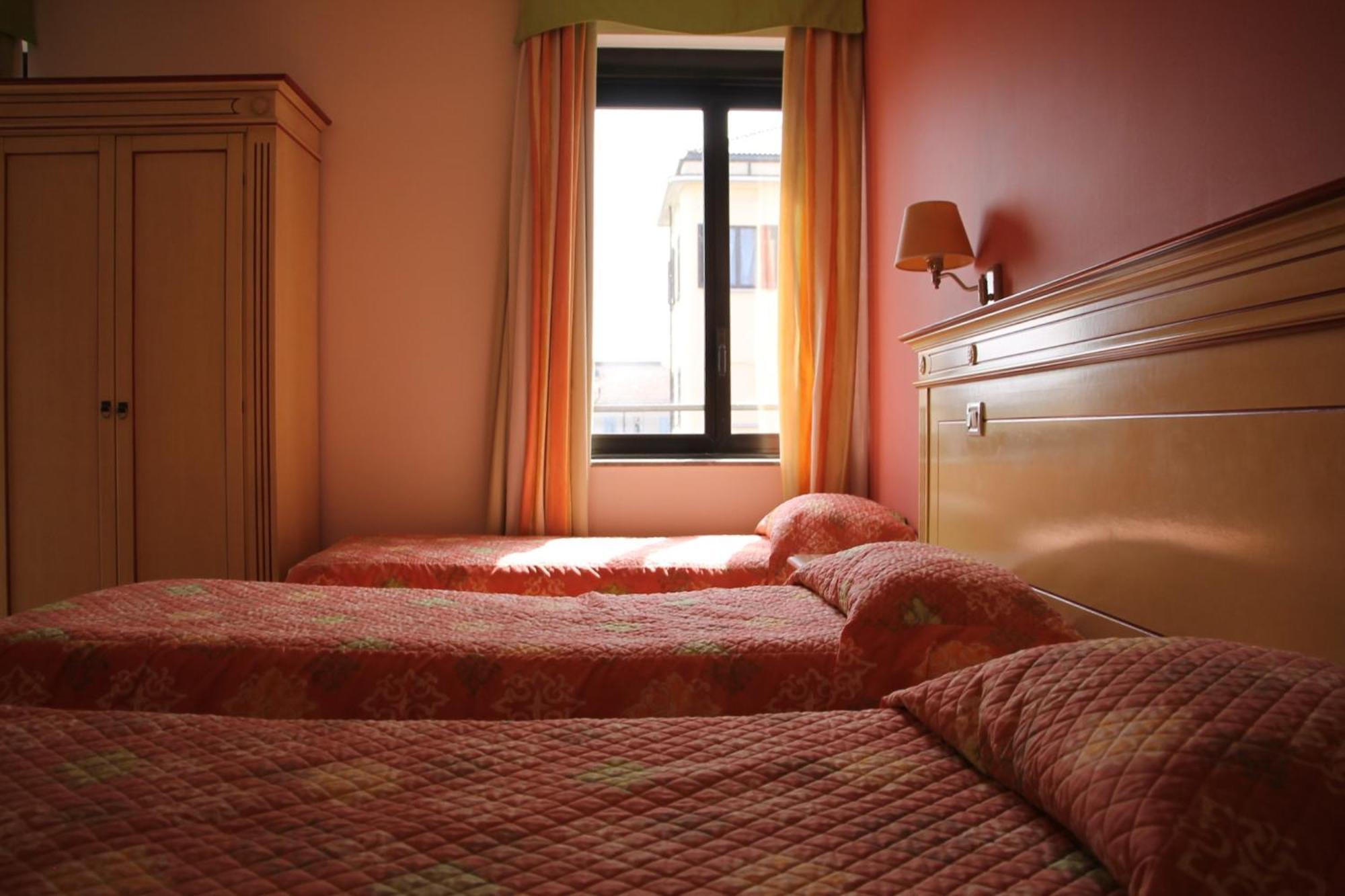 Hotel Matteotti Vercelli Buitenkant foto