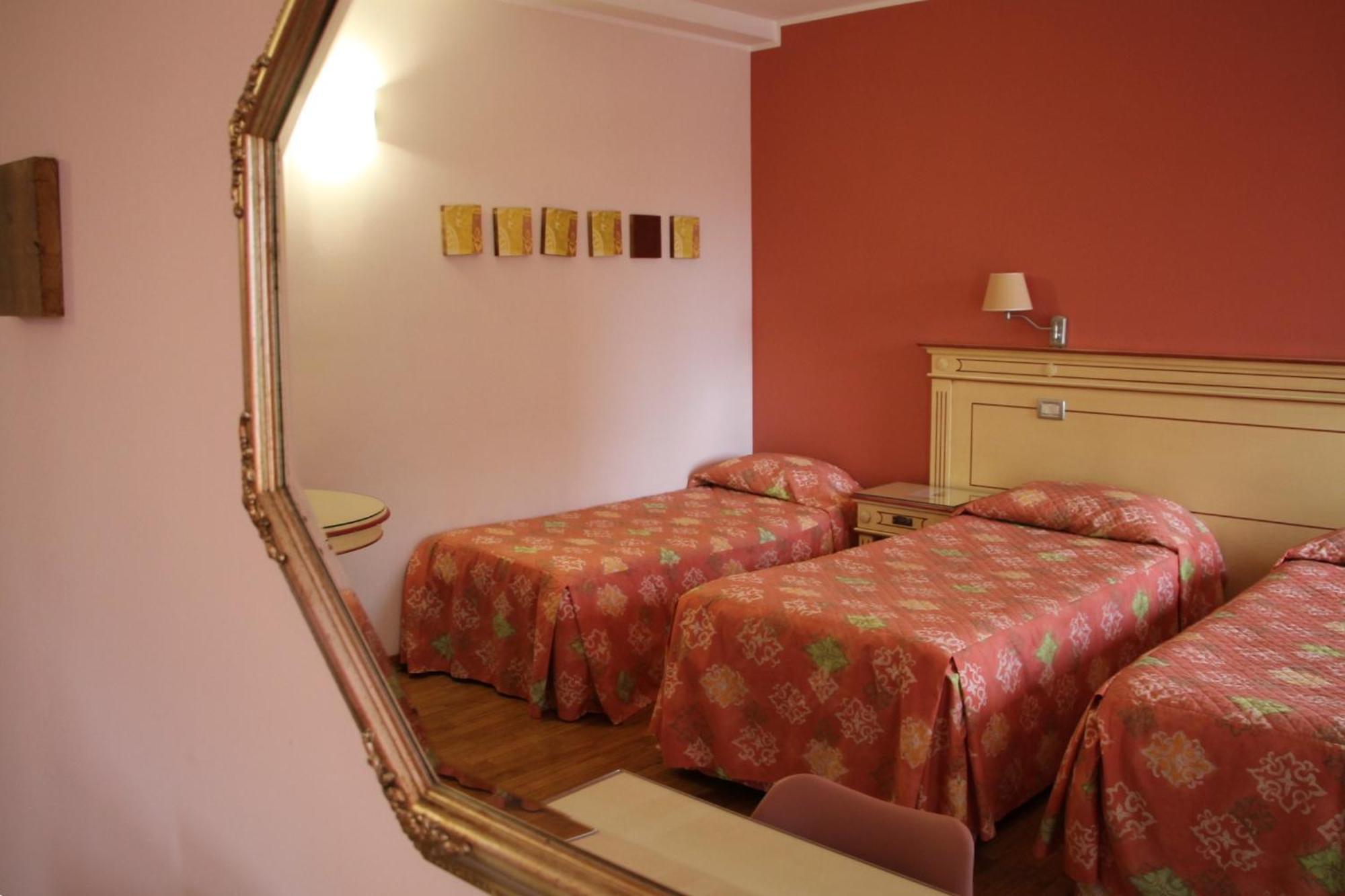 Hotel Matteotti Vercelli Buitenkant foto