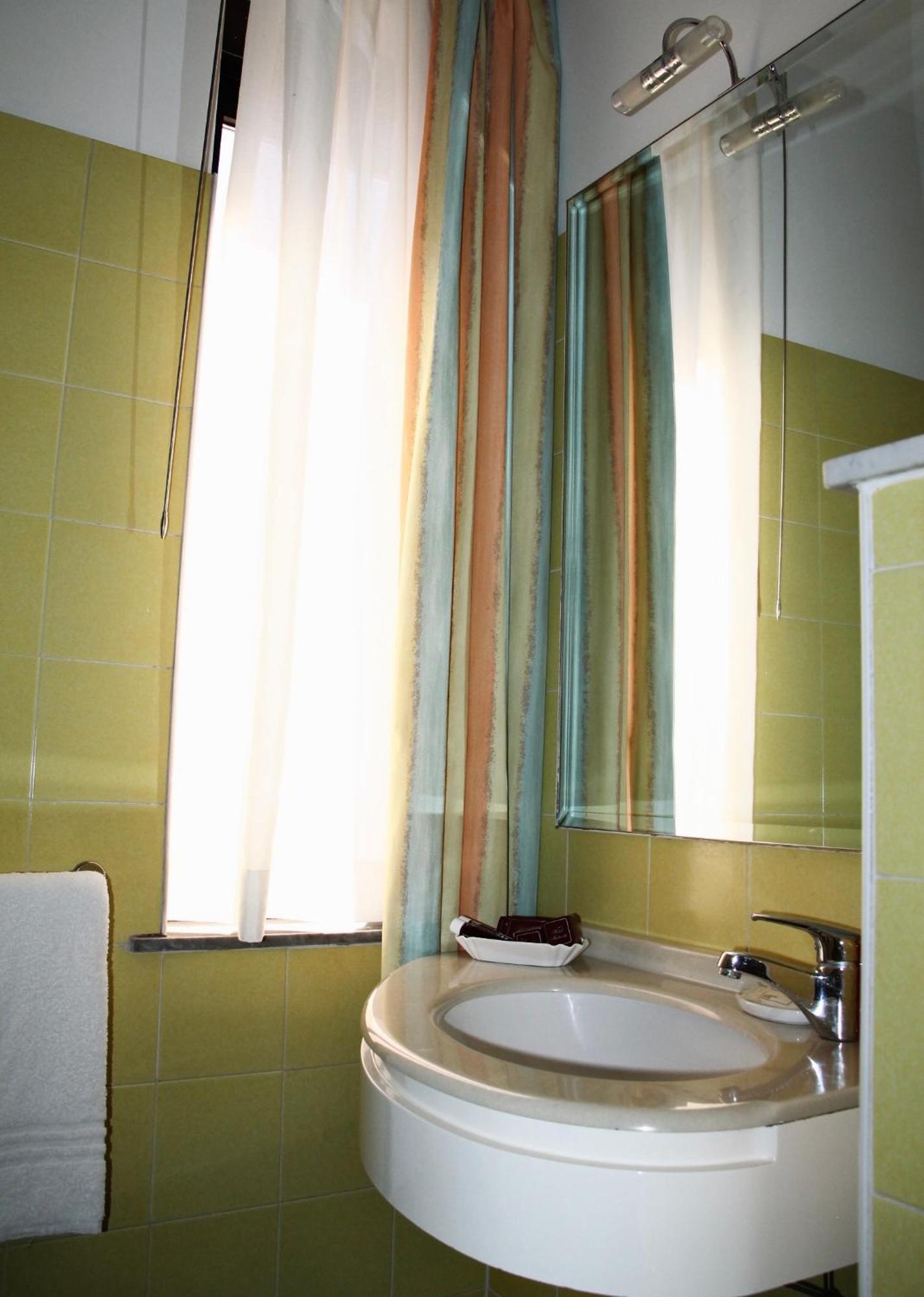 Hotel Matteotti Vercelli Buitenkant foto