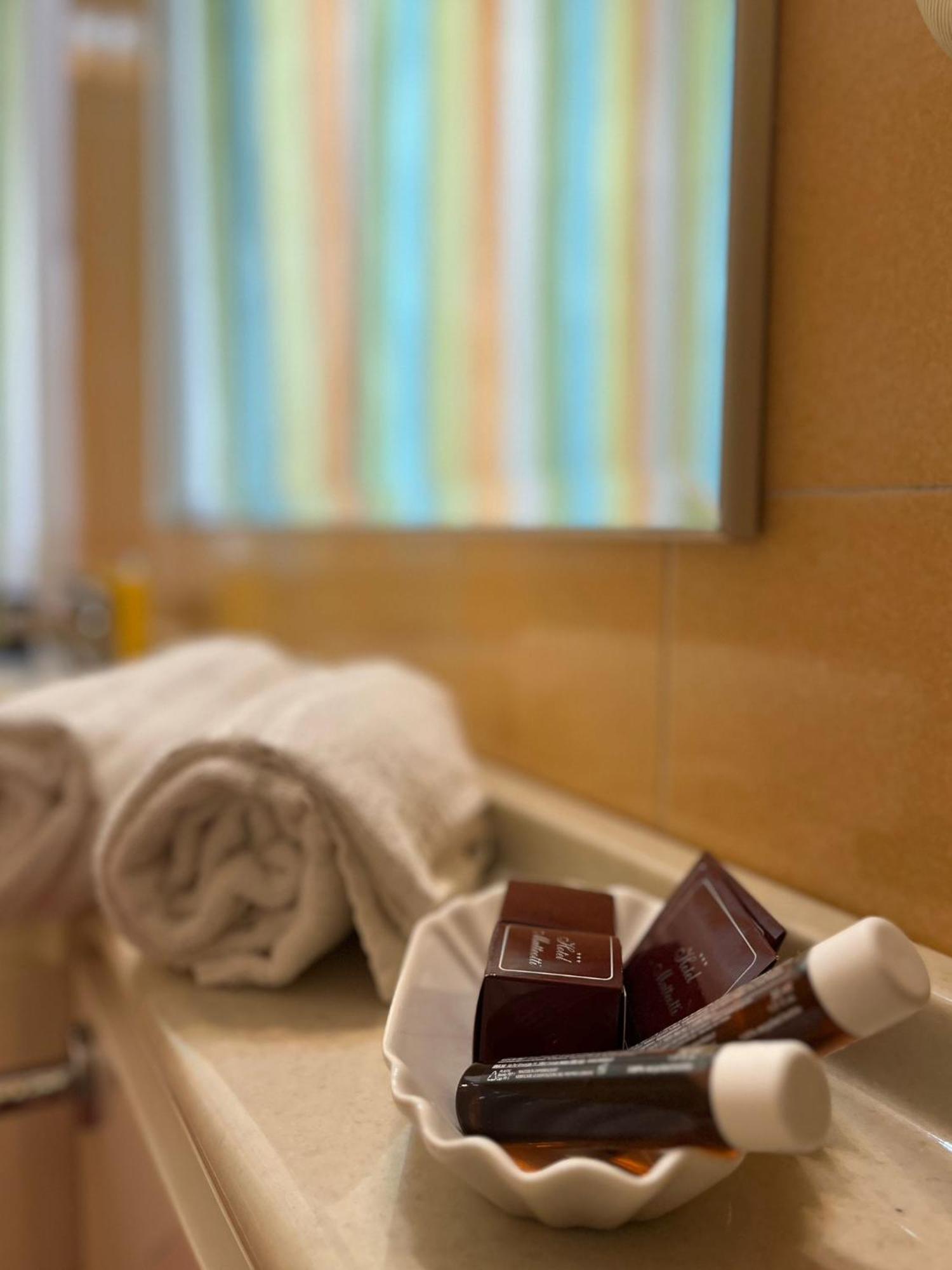 Hotel Matteotti Vercelli Buitenkant foto