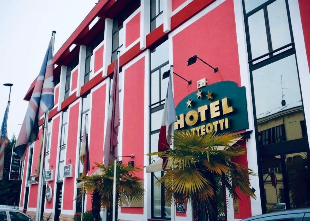Hotel Matteotti Vercelli Buitenkant foto